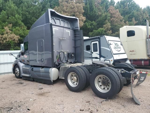 2016 Peterbilt 579 Semi Truck