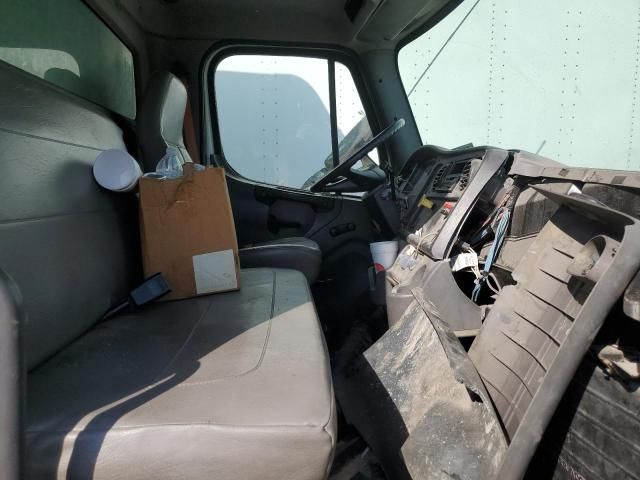 2007 Freightliner M2 106 MED-Trucks