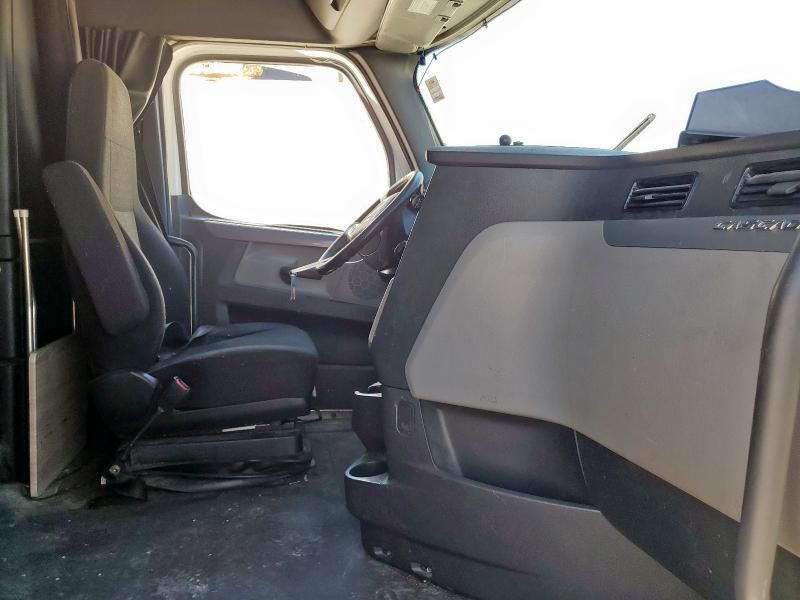 2019 Freightliner Cascadia 126 Semi Truck