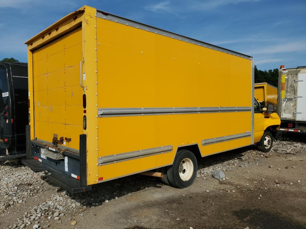 2012 Ford Econoline E350 Super Duty Cutaway Van