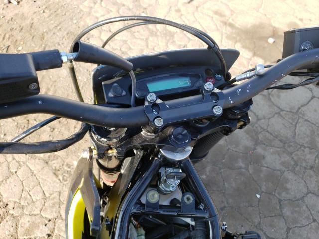 2023 Husqvarna Supermoto 701