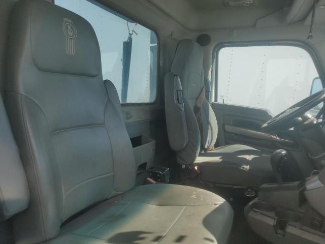 2014 Kenworth T680 Semi Truck