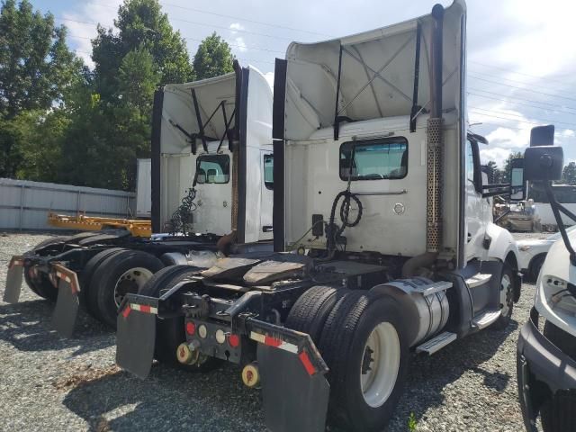 2017 Kenworth T680 Semi Truck