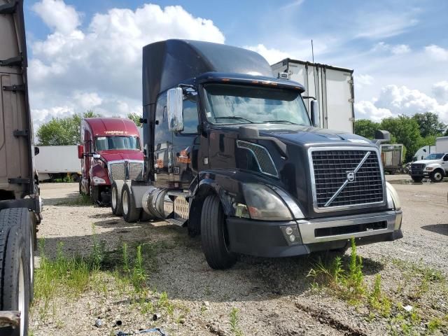 2013 Volvo VNL Semi Truck