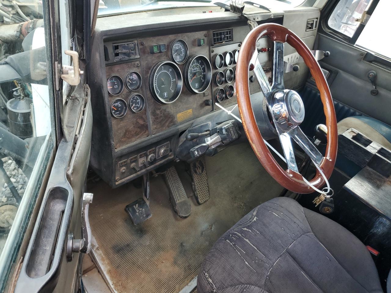 1995 Kenworth T600 Semi Truck