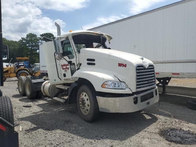 2015 Mack CXU613 Semi Truck
