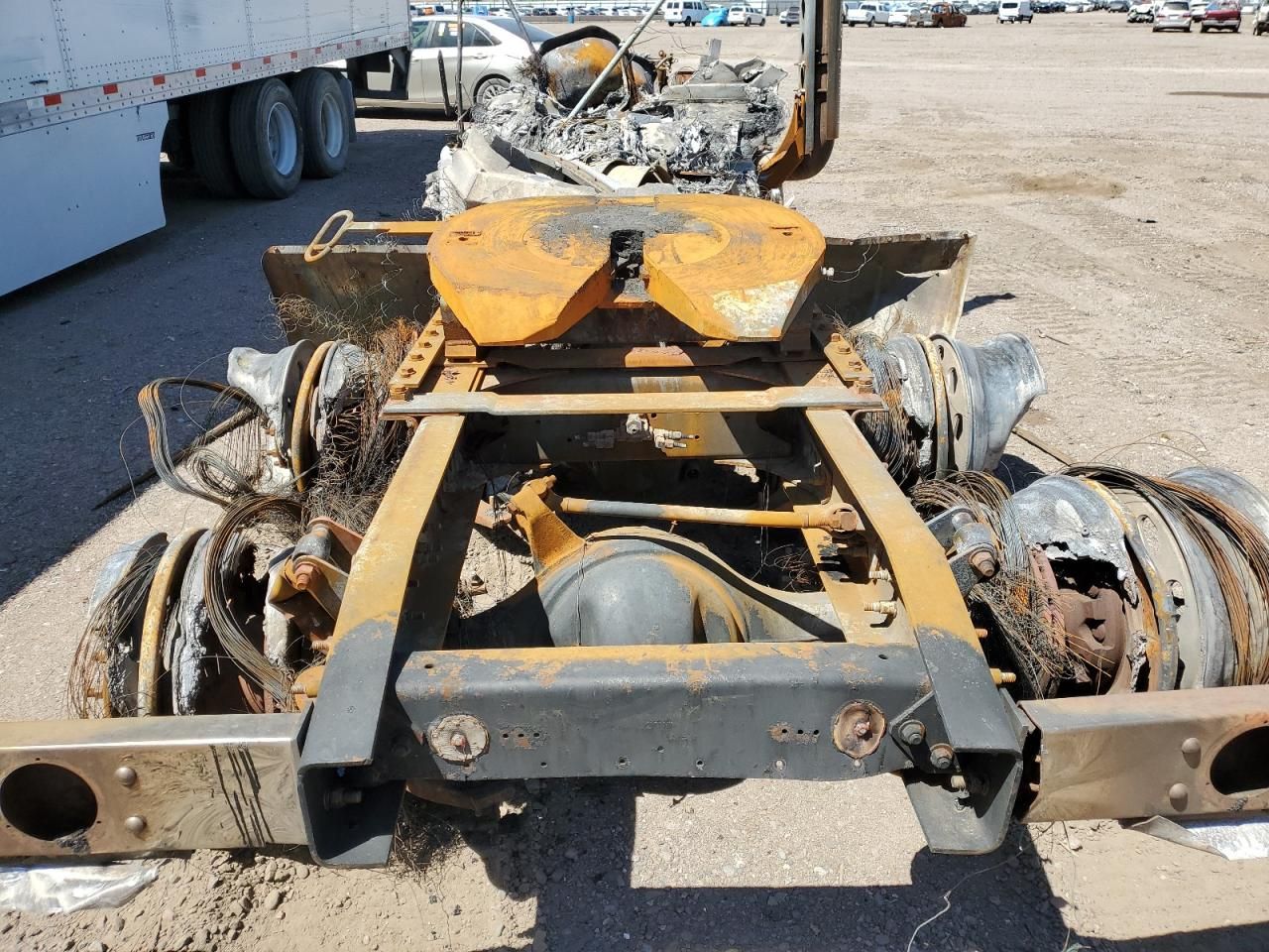 2015 Freightliner Cascadia Semi Truck