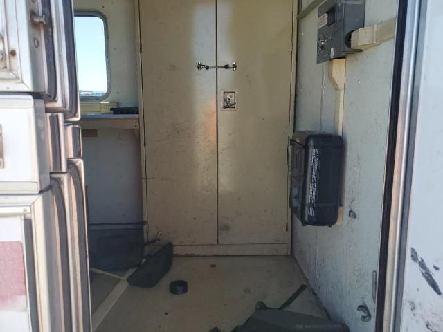 2000 Featherlite Mfg Inc 2000 Featherlite Fiber Optic Splicing Trailer