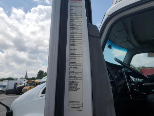 2016 Kenworth T680 Semi Truck