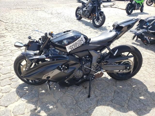 2025 Yamaha YZFR7