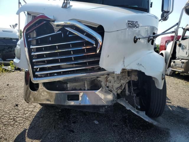 2018 Mack CXU613 Semi Truck