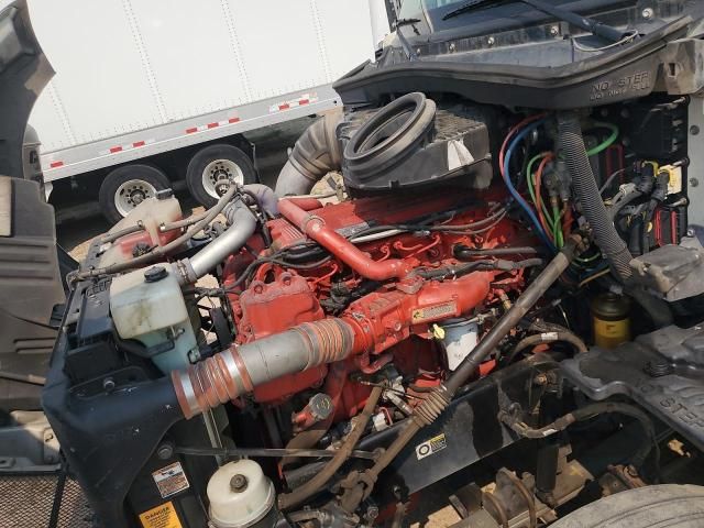 2014 Kenworth T680 Semi Truck