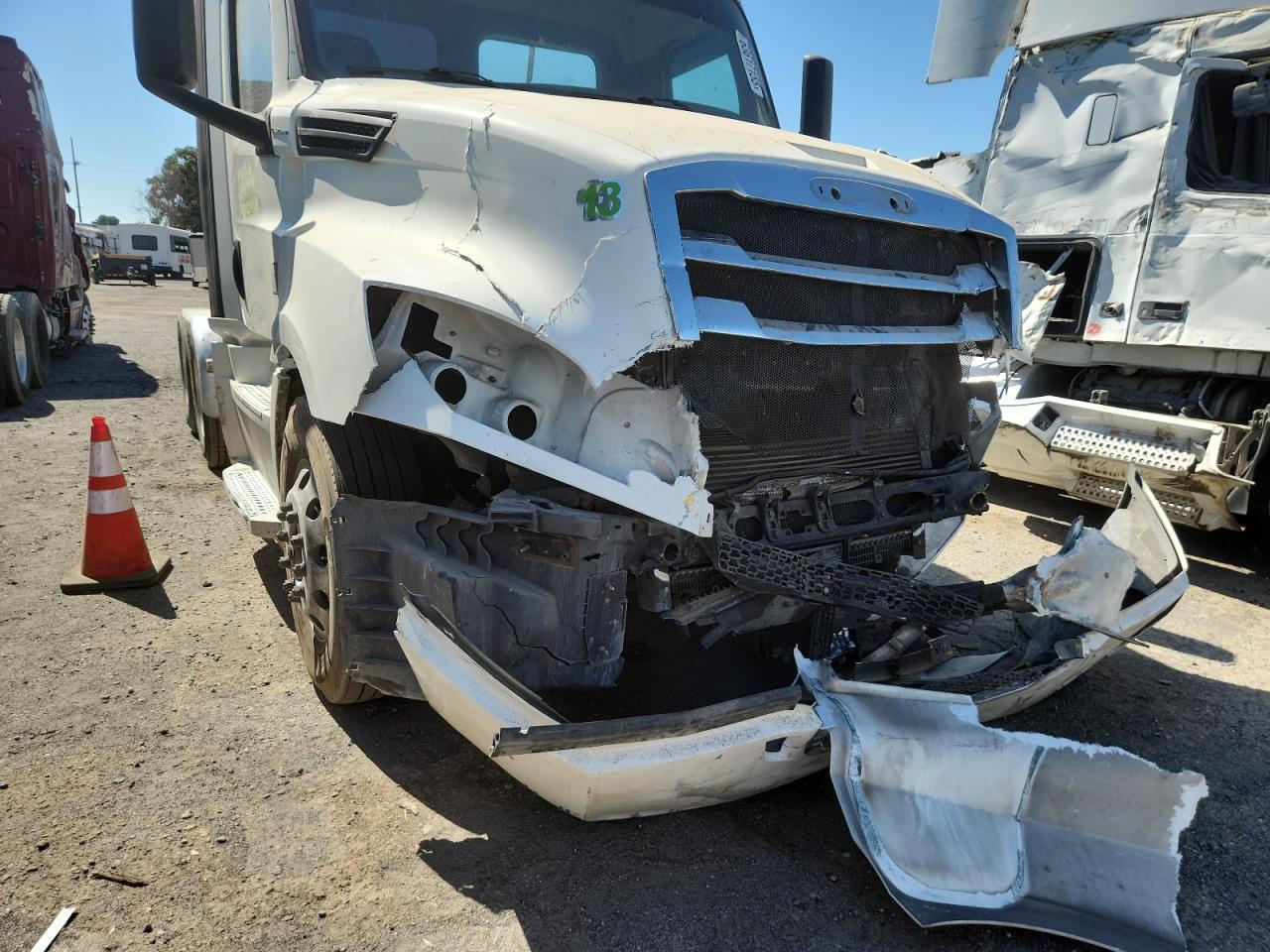 2018 Freightliner Cascadia 126 Semi Truck