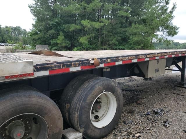2011 Great Dane 2011 Great Dane Flatbed Trailer Mounted Forklift
