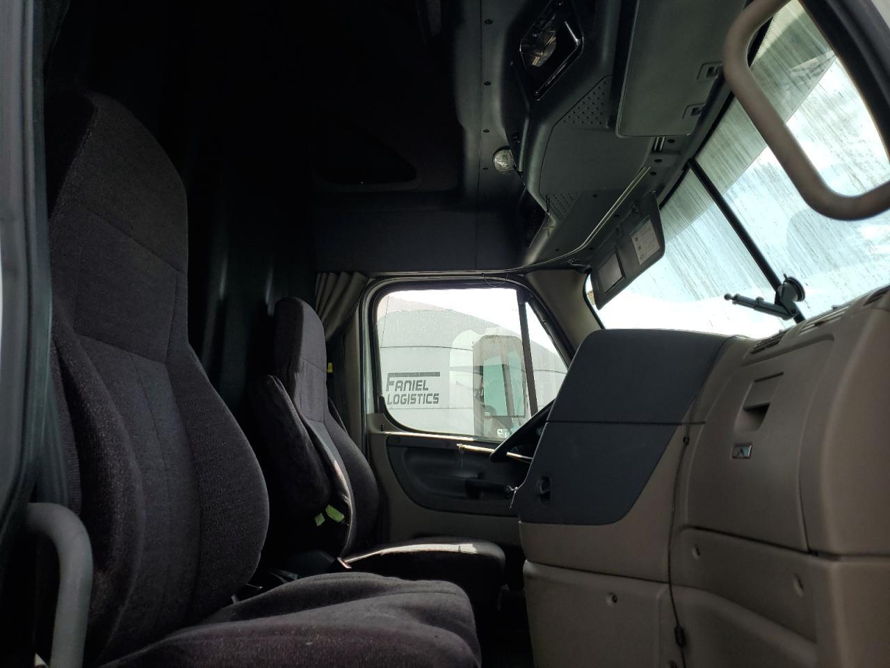 2016 Freightliner Cascadia 125 Semi Truck