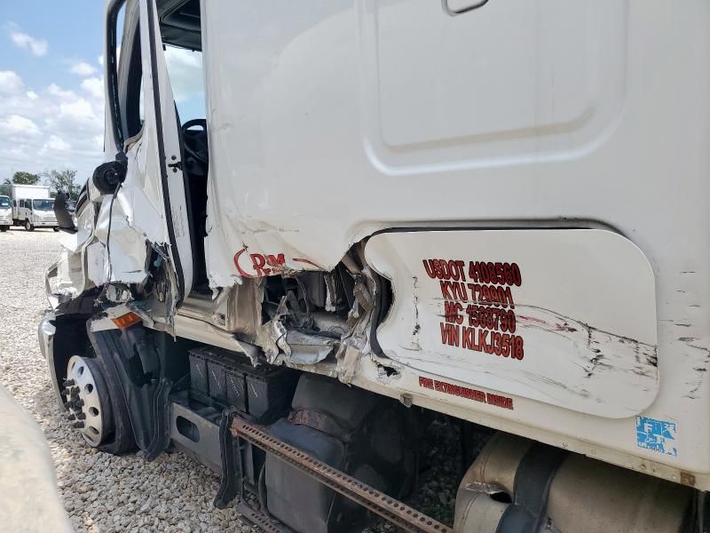 2019 Freightliner Cascadia 126 Semi Truck