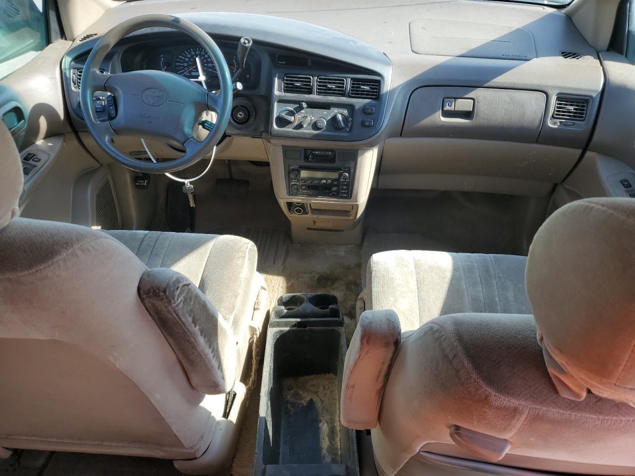 2000 Toyota Sienna ce