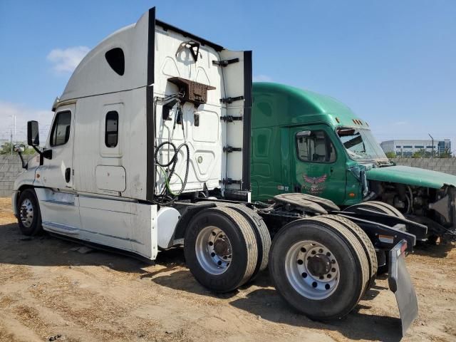 2015 Freightliner Cascadia 125 Semi Truck