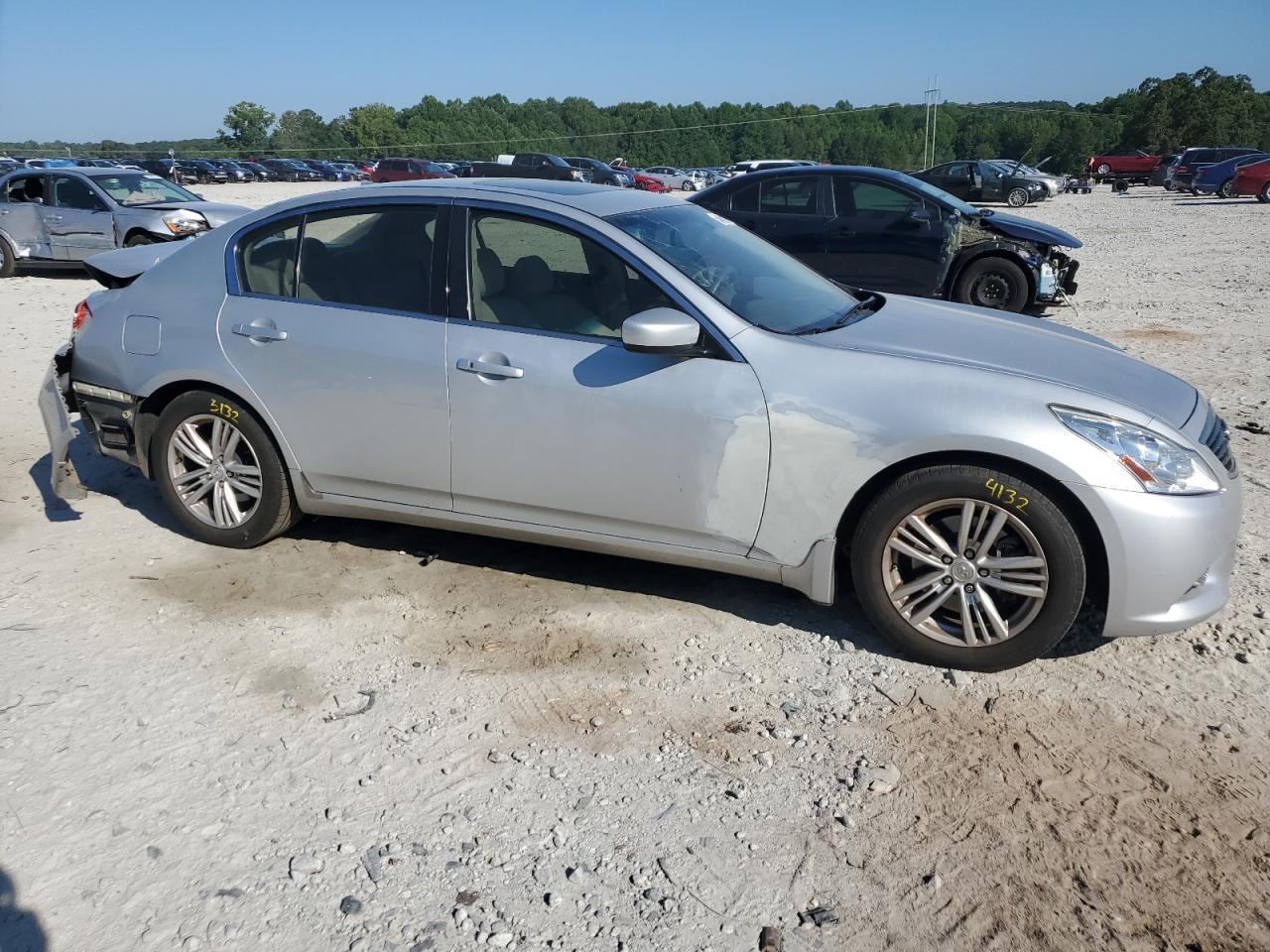 2015 Infinity Q40