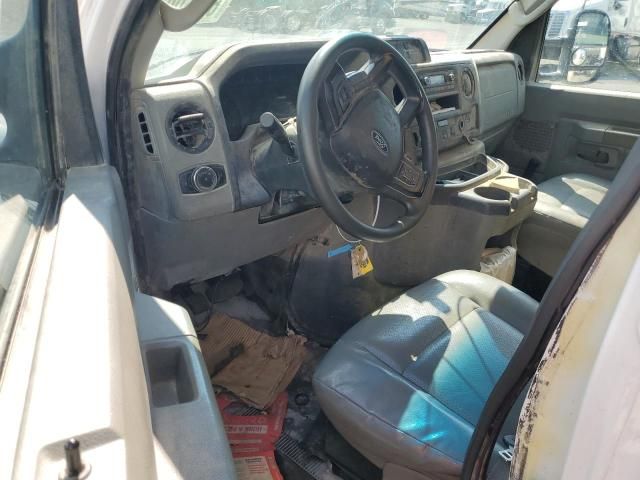 2022 Ford Econoline E350 Super Duty Cutaway Van