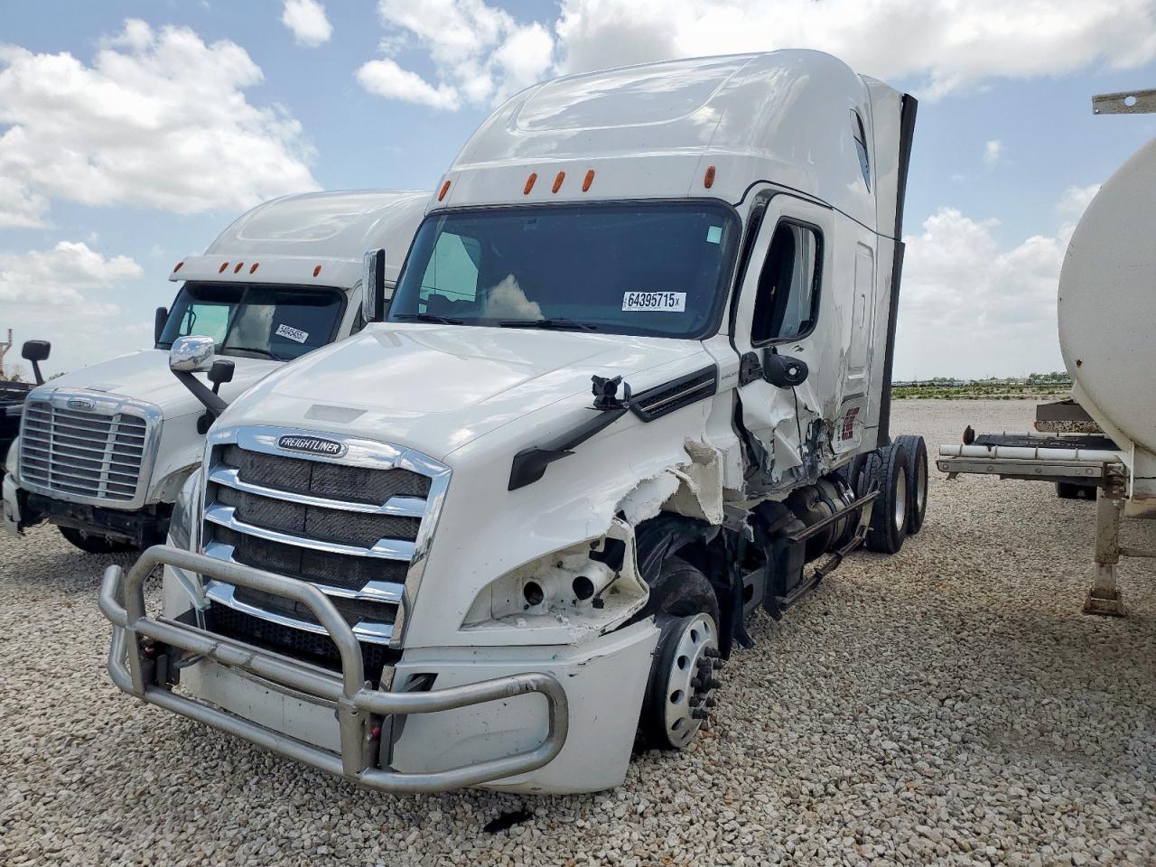 2019 Freightliner Cascadia 126 Semi Truck
