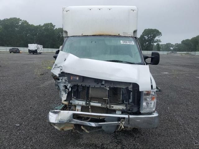 2021 Ford Econoline E350 Super Duty Cutaway Van