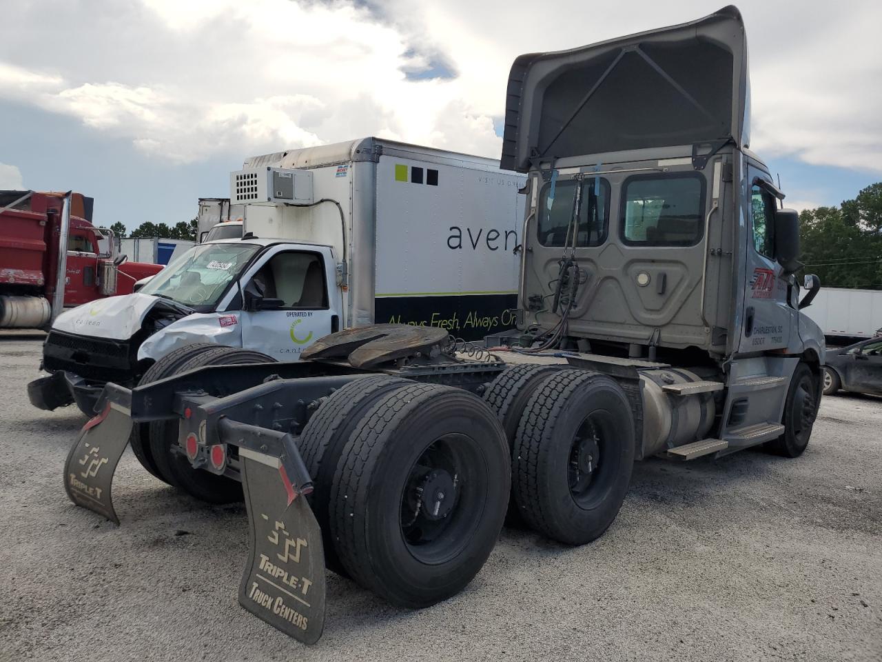 2022 Freightliner Cascadia 126 Semi Truck