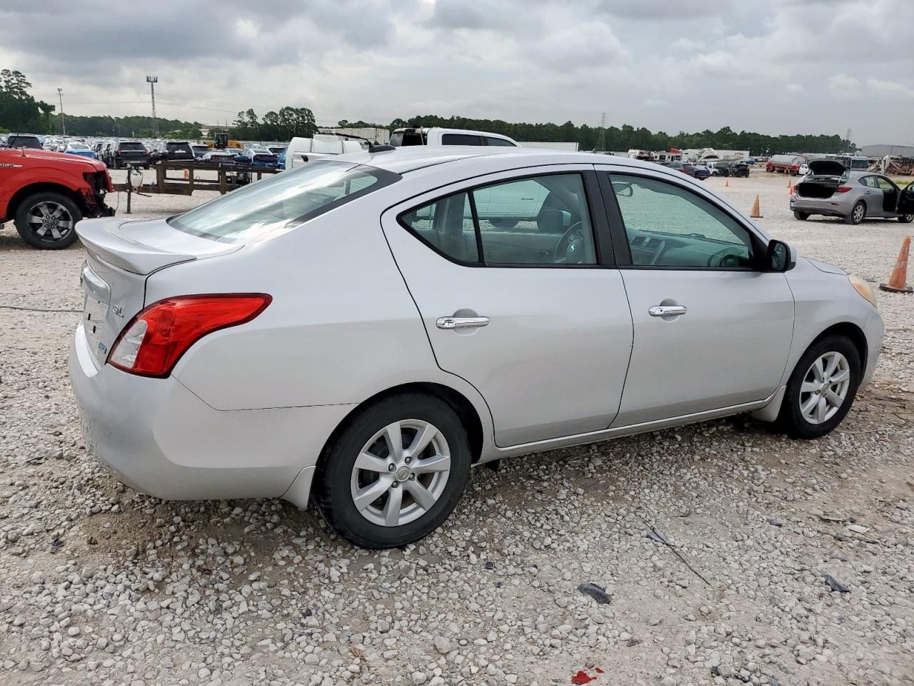 2013 Nissan Versa s