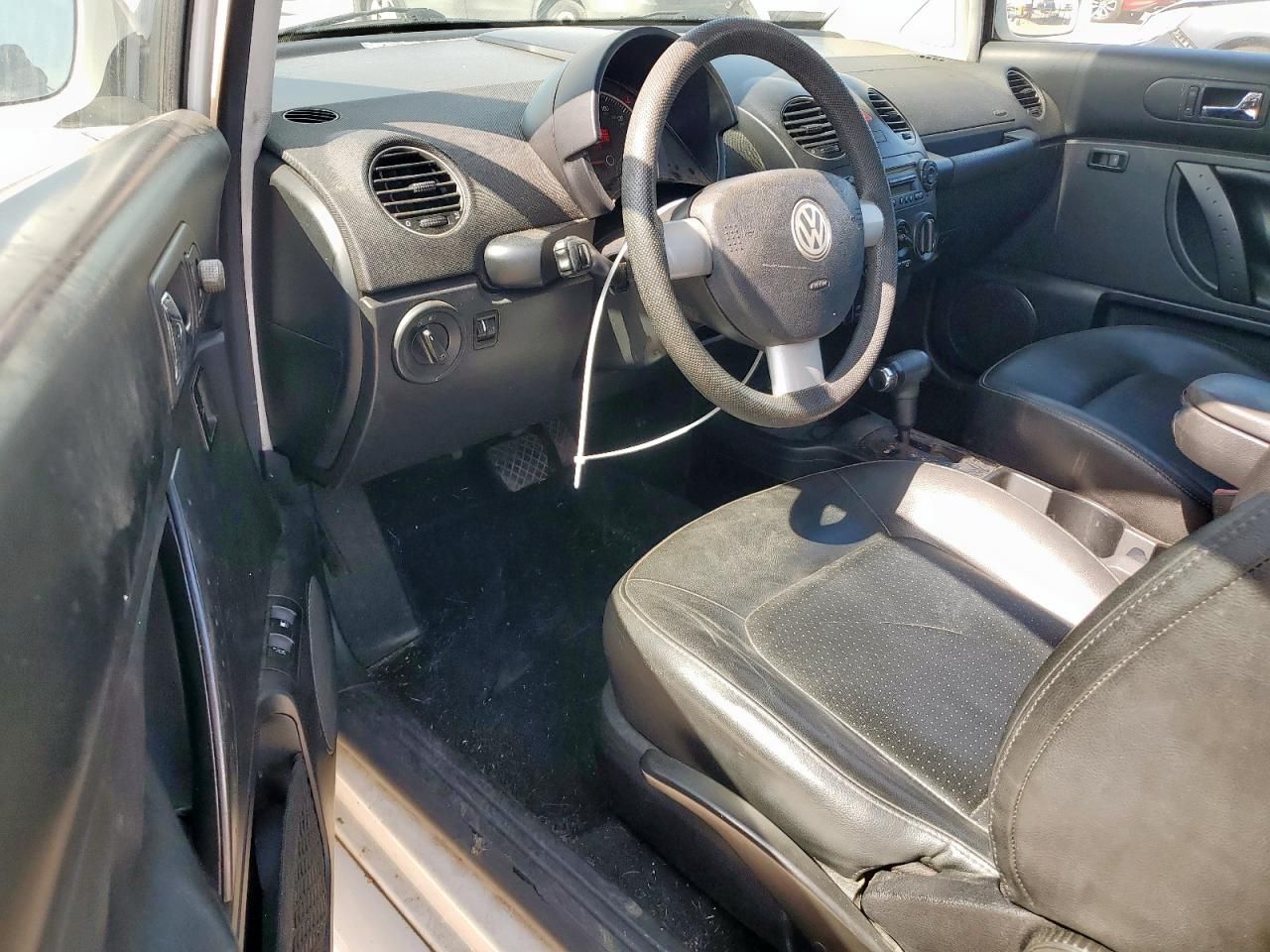 2010 Volkswagen New Beetle