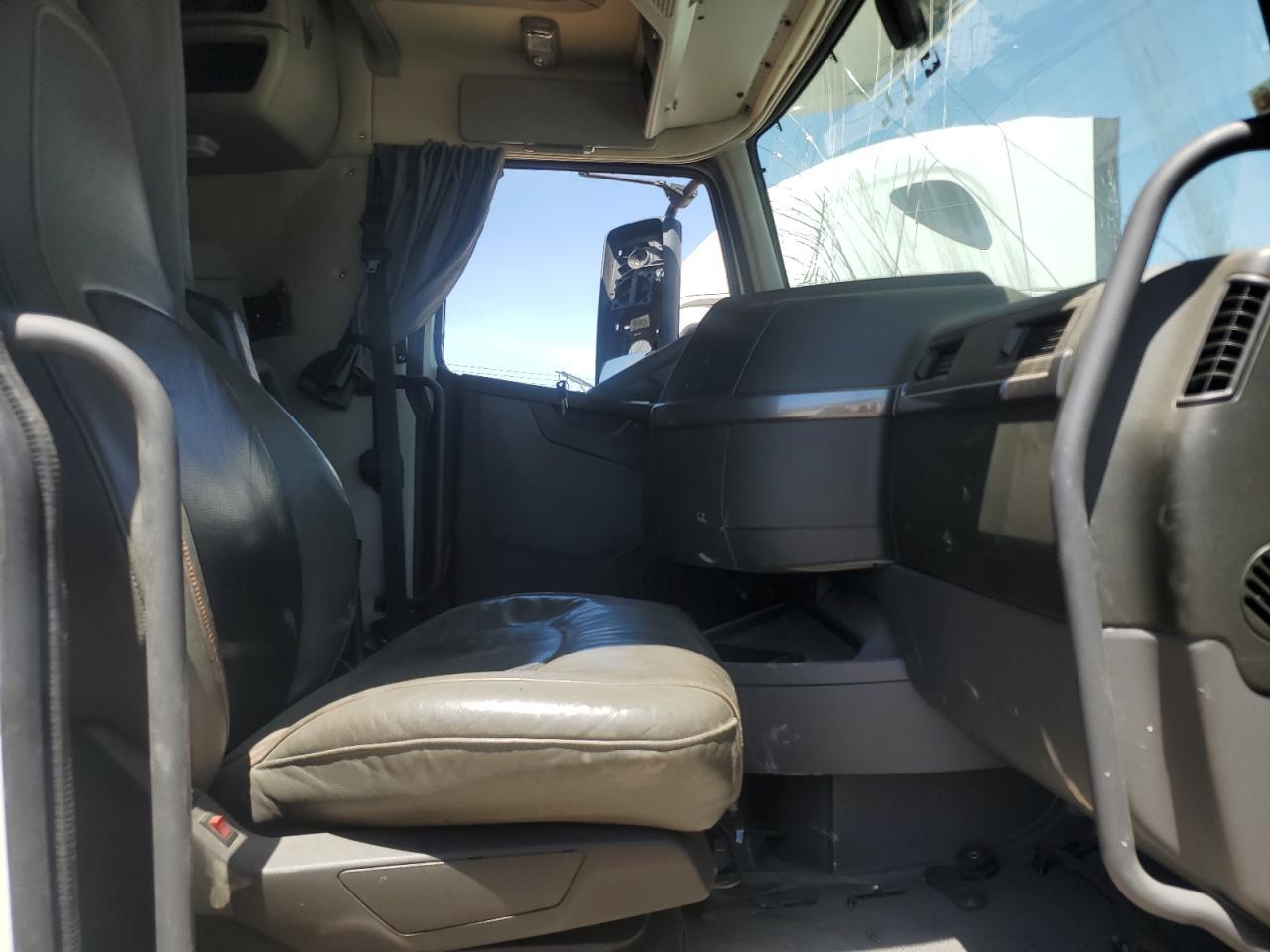 2025 Volvo VN VNL