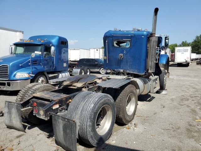 2000 Freightliner FLD120 Semi Truck