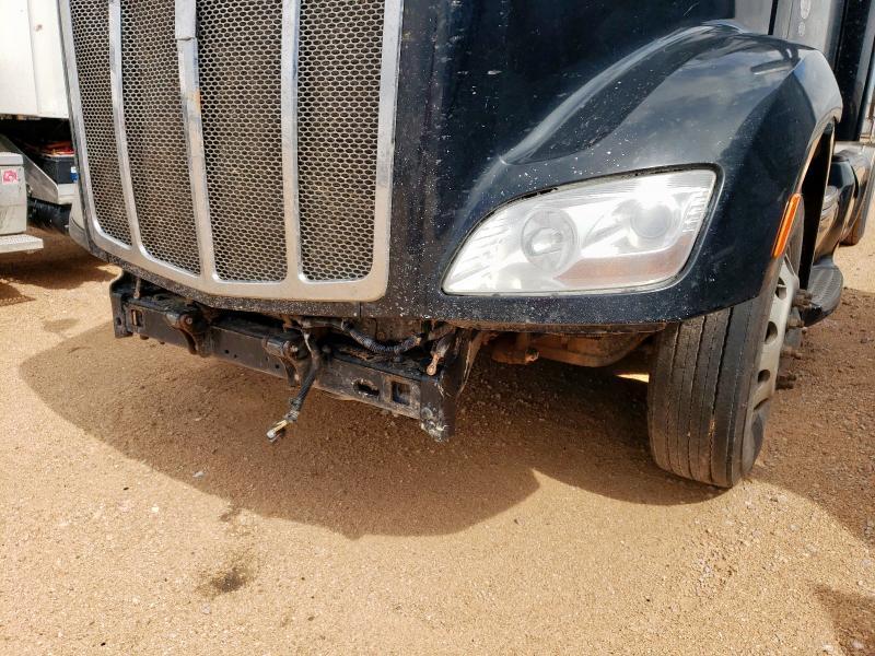 2016 Peterbilt 579 Semi Truck