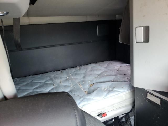 2025 Kenworth T680 Semi Truck