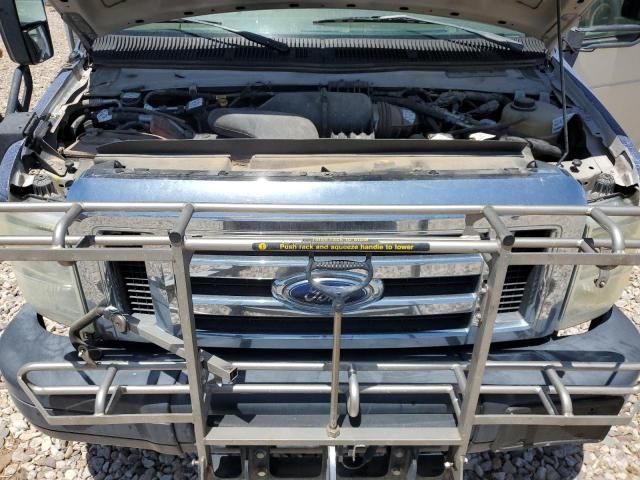 2013 Ford Econoline E450 Super Duty Cutaway Van