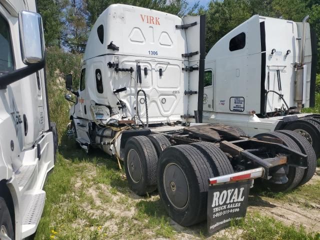 2019 Freightliner Cascadia 126