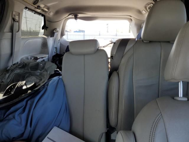 2013 Toyota Sienna xle 8-passenger