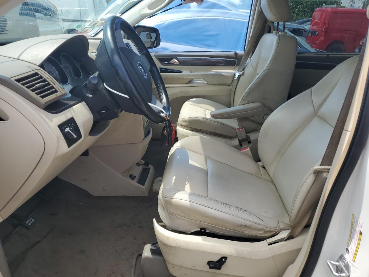 2010 Volkswagen Routan se