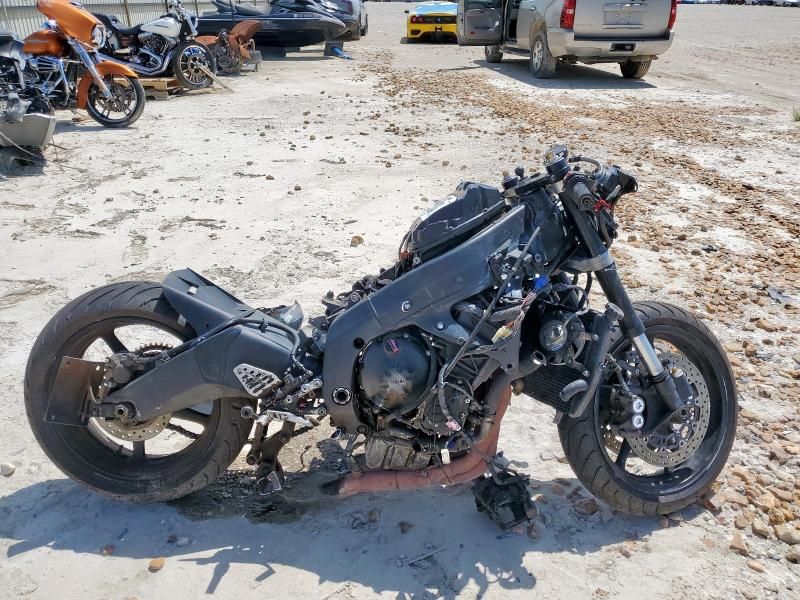 2005 Yamaha YZFR6 L