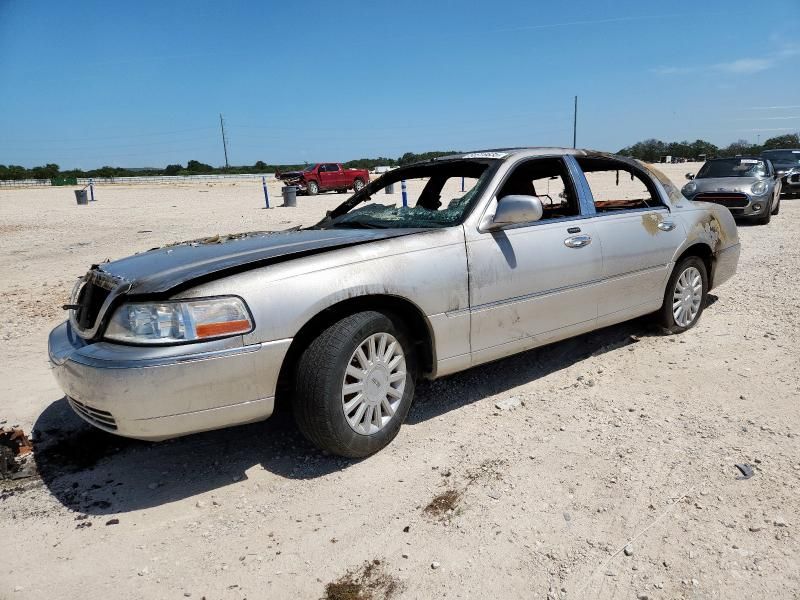 2003 Lincoln Town Car Signature