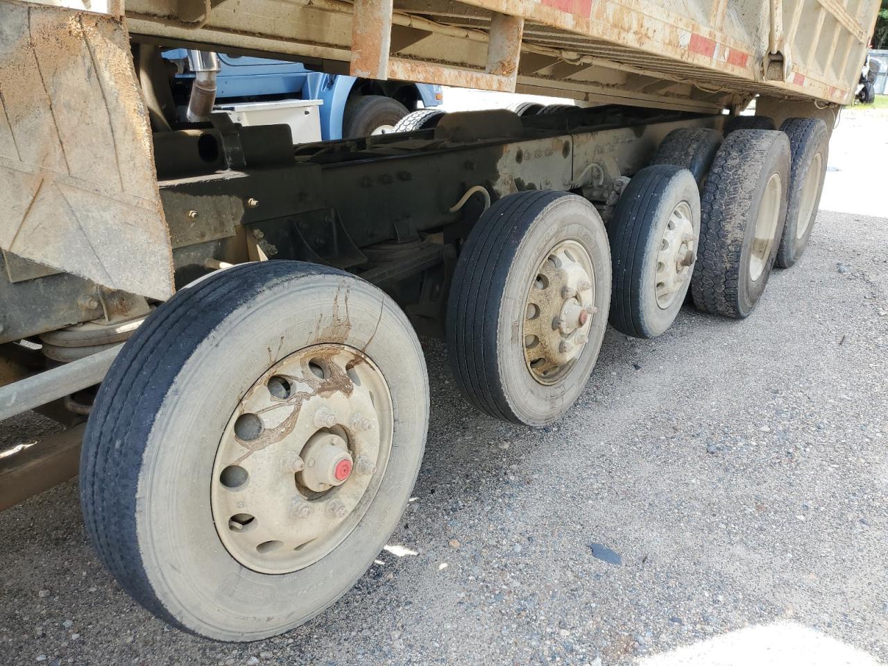 2005 Peterbilt 335 Dump Truck