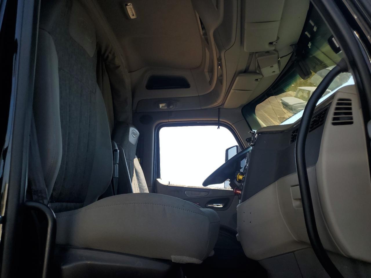 2019 Peterbilt 579 Semi Truck