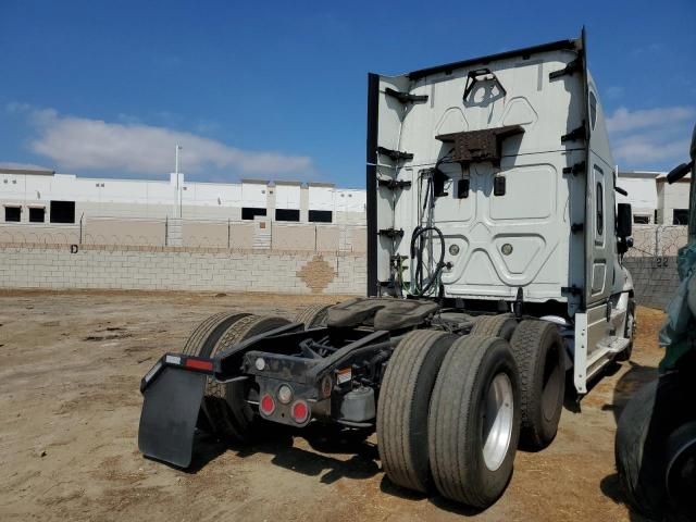 2015 Freightliner Cascadia 125 Semi Truck