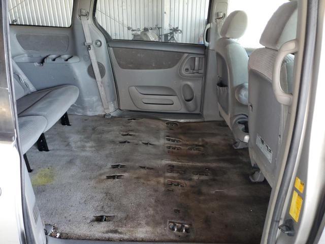 2006 Toyota Sienna le 8 Passenger