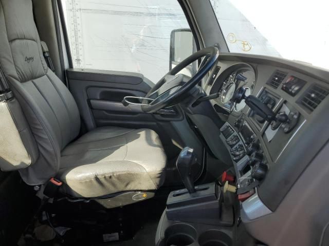 2014 Kenworth T680 Semi Truck