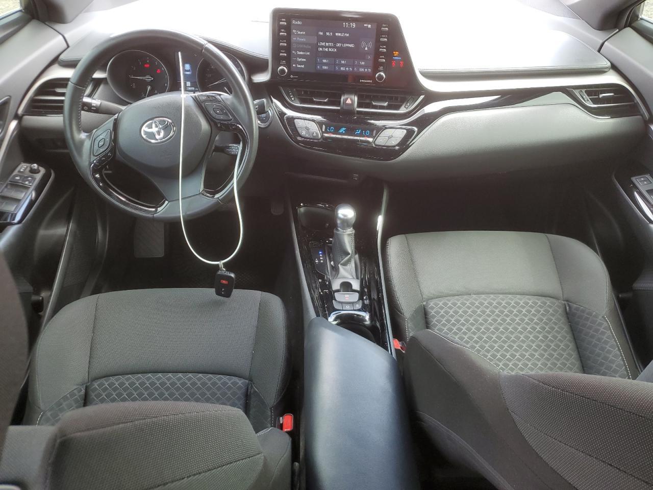 2021 Toyota C-hr xle