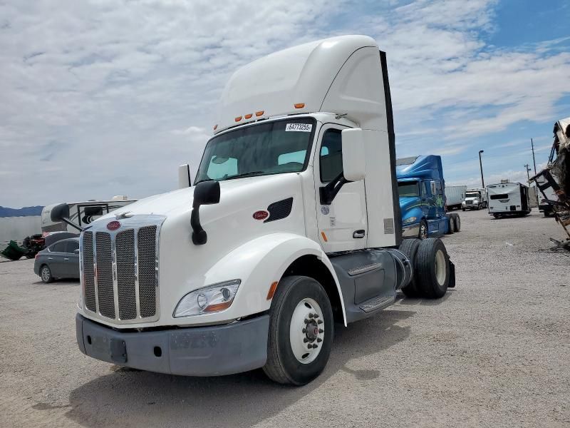 2017 Peterbilt 579 Semi Truck