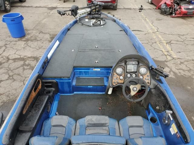 2002 Stratos Boat