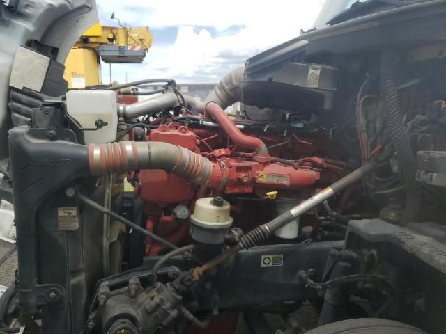 2014 Kenworth T680 Semi Truck