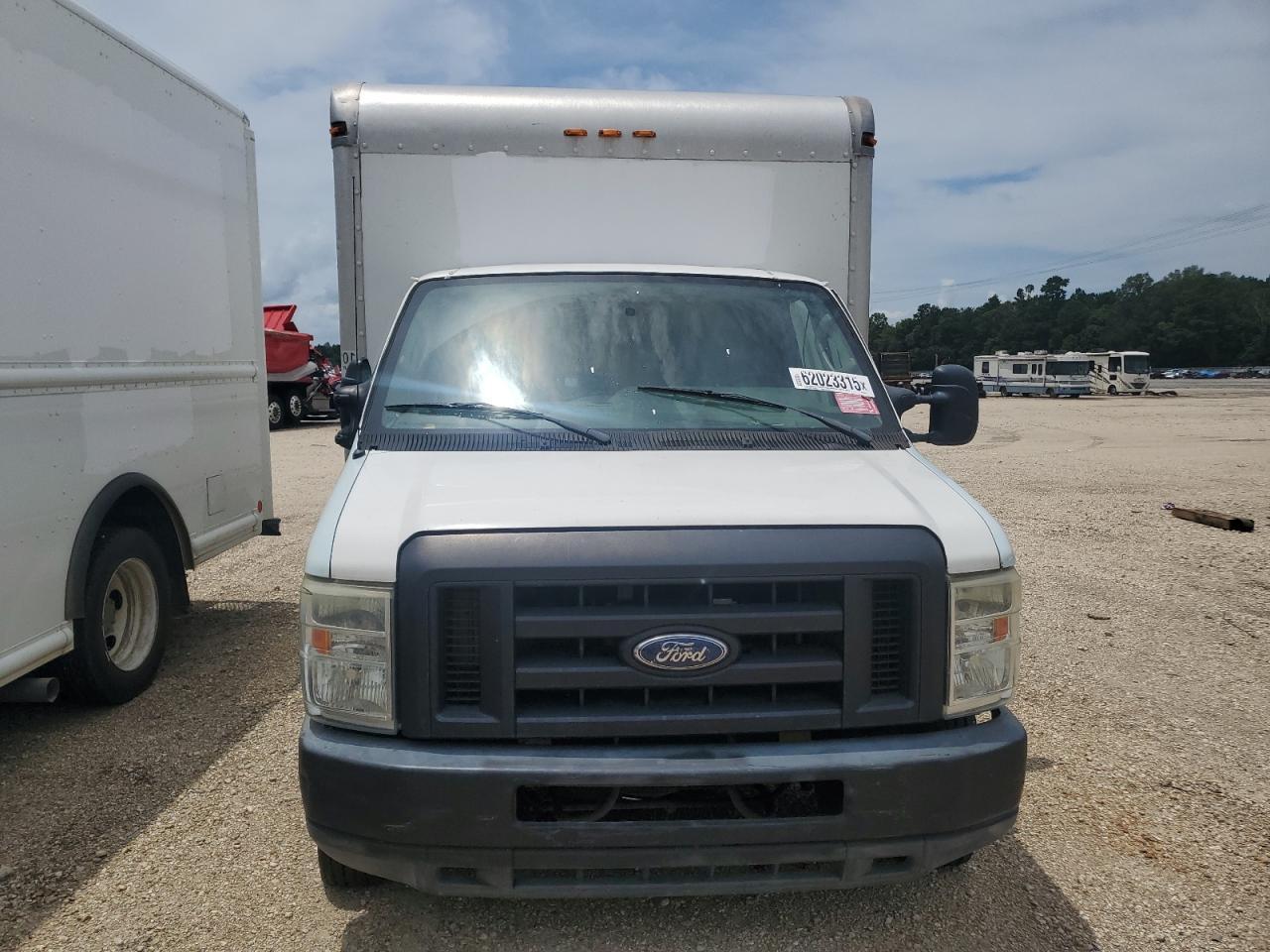 2012 Ford Econoline E350 Super Duty Cutaway Van