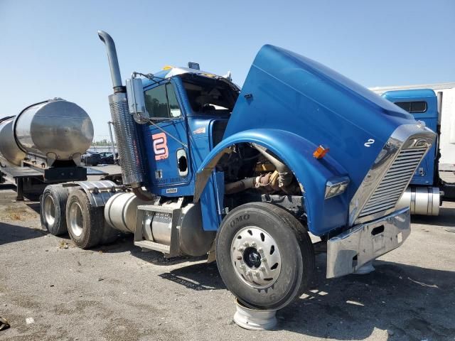 2000 Freightliner FLD120 Semi Truck